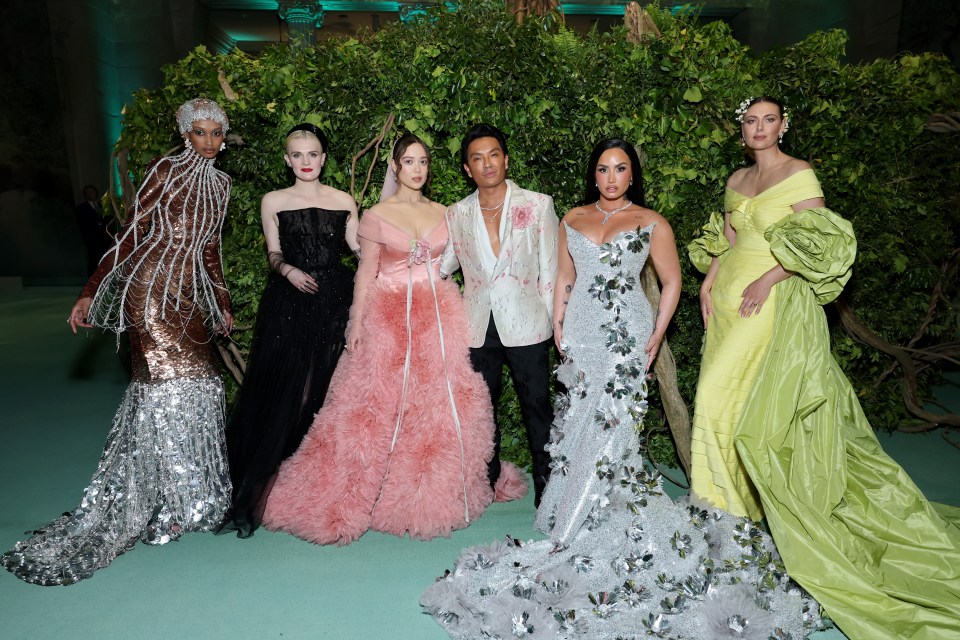 Hanani Taylor, Gayle Rankin, Laufey, Prabal Gurung, Demi Lovato and Sharapova pose for a pic