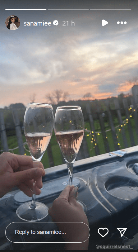 The couple made the most of the fizz and the hot tub