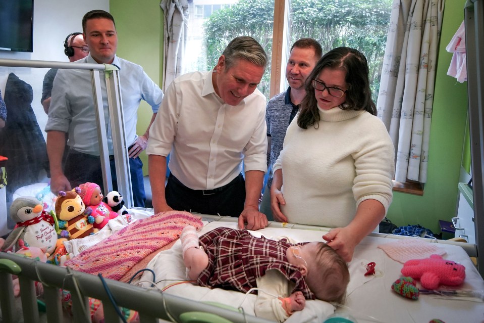 Wes Streeting and Sir Keir at Liverpool’s Alder Hey hospital