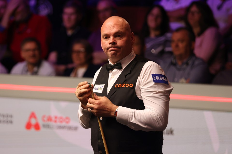 Stuart Bingham will swap snooker balls for pool next week