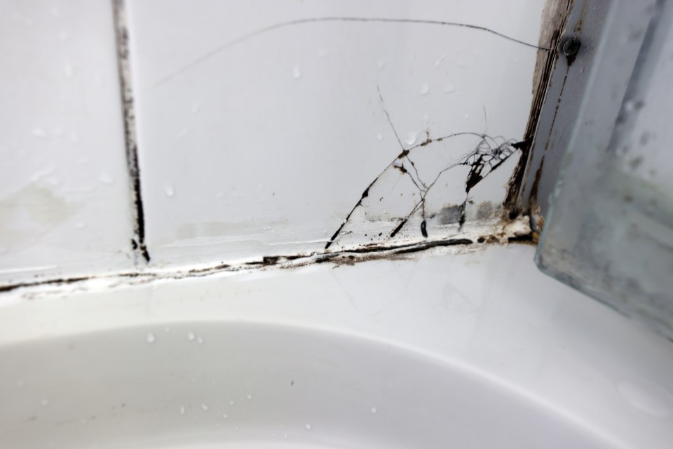 Cracks in the bathroom