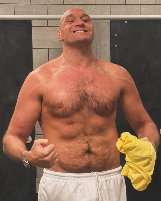 Fury in stunning shape before fighting Usyk