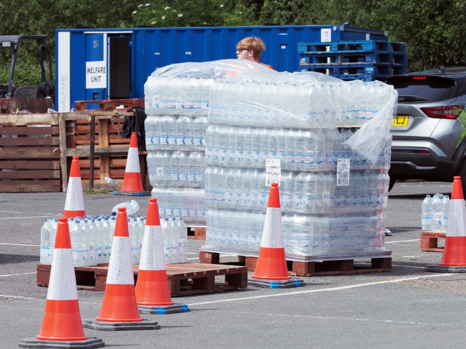 A damaged air valve which allowed contaminated water into the local supply may be the cause of the cryptosporidium outbreak in South Devon, an MP says, as bottled water is given out to thousands of residents