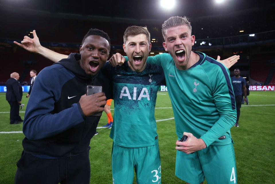 Victor Wanyama celebrates with Ben Davies and Toby Alderweireld