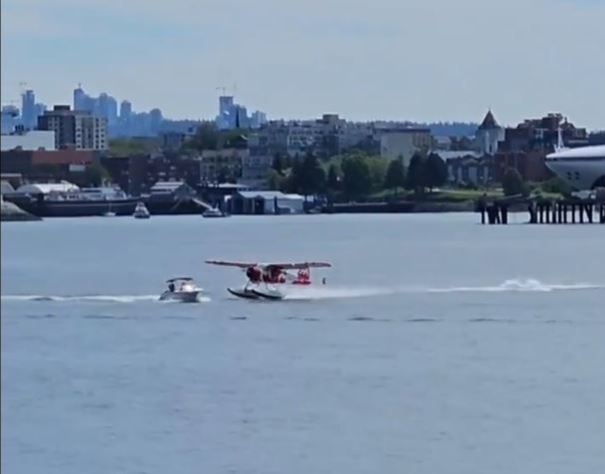 The seaplane can be seen heading straight for the boat in Vancouver’s Coal Harbour