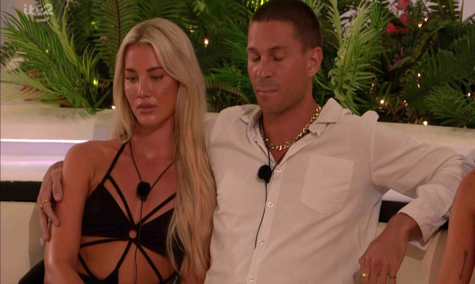 Grace and Joey coupled up together after his short fling with Samantha Kenny