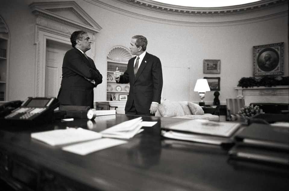 US President George Bush meets with CIA director George Tenet in the Oval Office, 2002