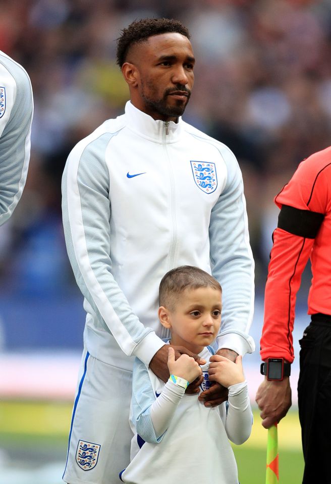 England’s Jermain Defoe with mascot Bradley Lowery in 2017