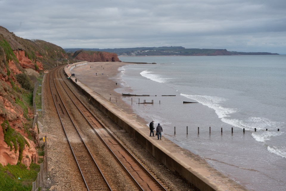 The path had “no barrier, no lighting and no markings as to where the edge was”