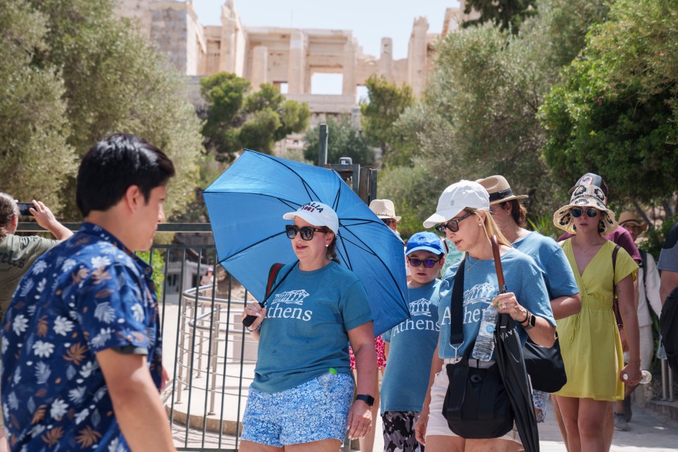 Locals and tourists have been urged to seek shade due to the rising heat