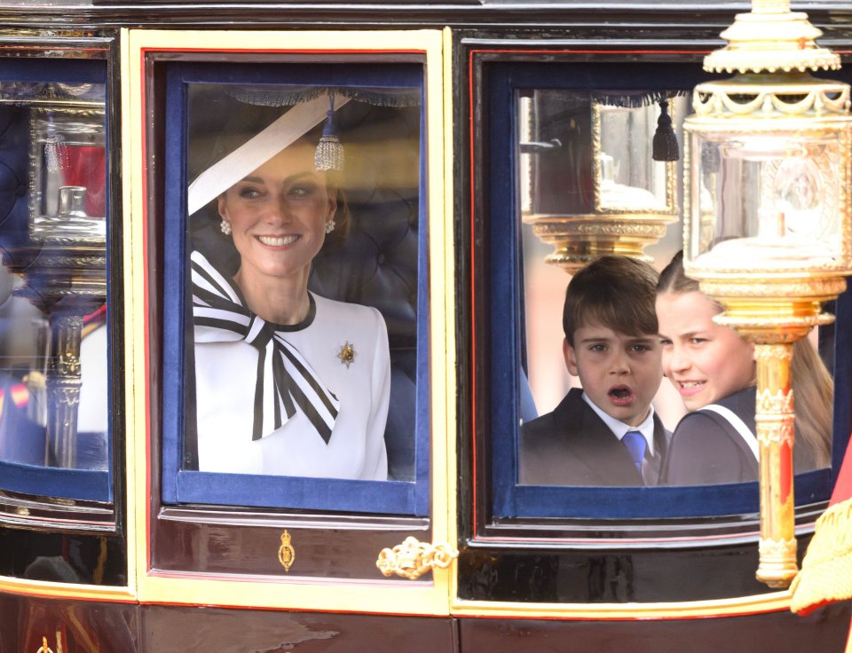 Kate was eager to show her kids fans who had banners and flags