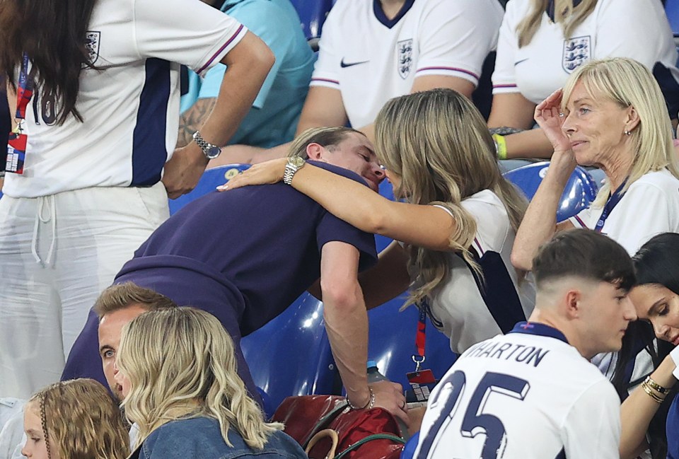 Gallagher and Aine put on a loved-up display