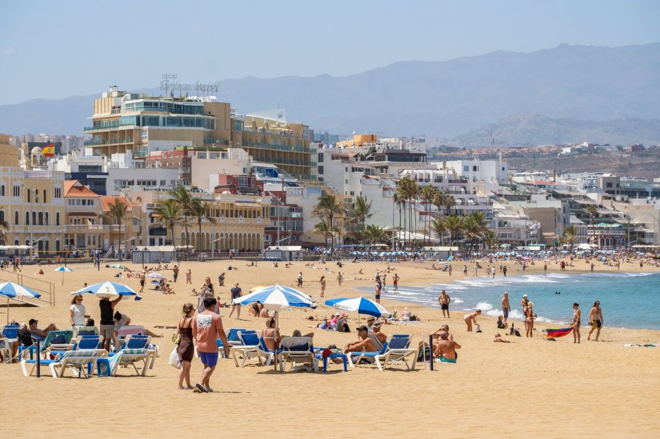 Four popular tourist hotspots in Gran Canaria could be left without sunbeds this month