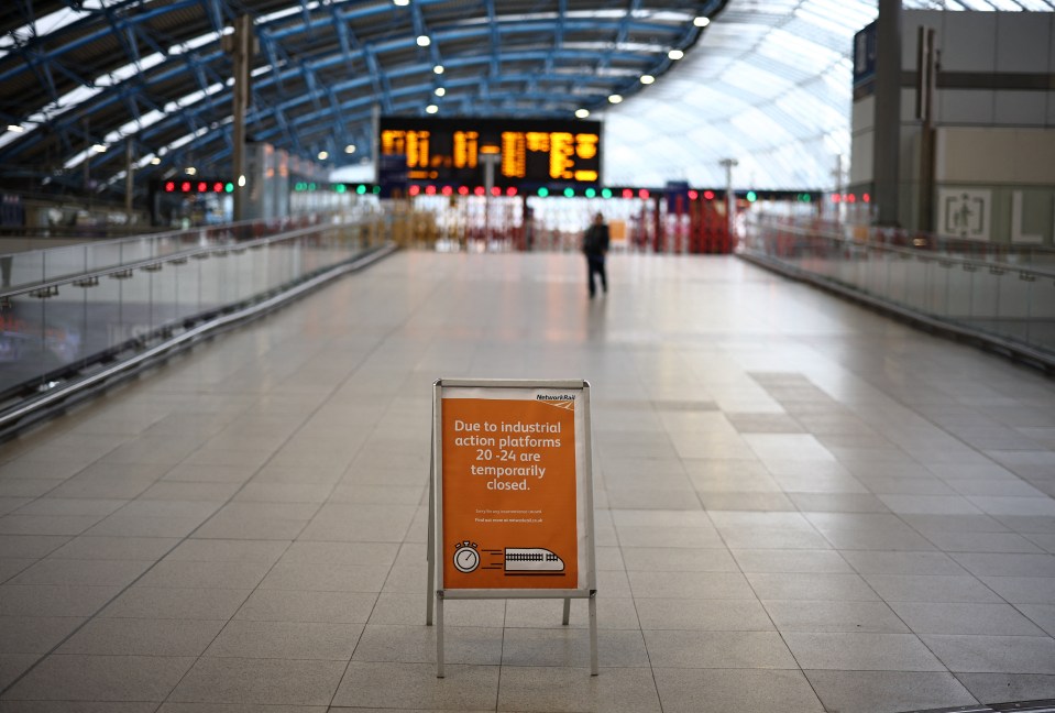 a sign that says due to industrial closure the trains 20-24 are temporarily closed