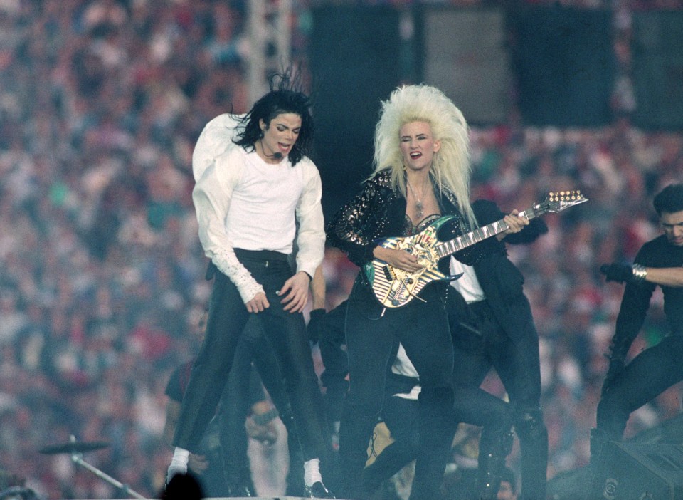 Jennifer Batten performs with Michael Jackson at the Super Bowl XXVII Halftime show at the Rose Bowl on January 31, 1993 in Pasadena, California