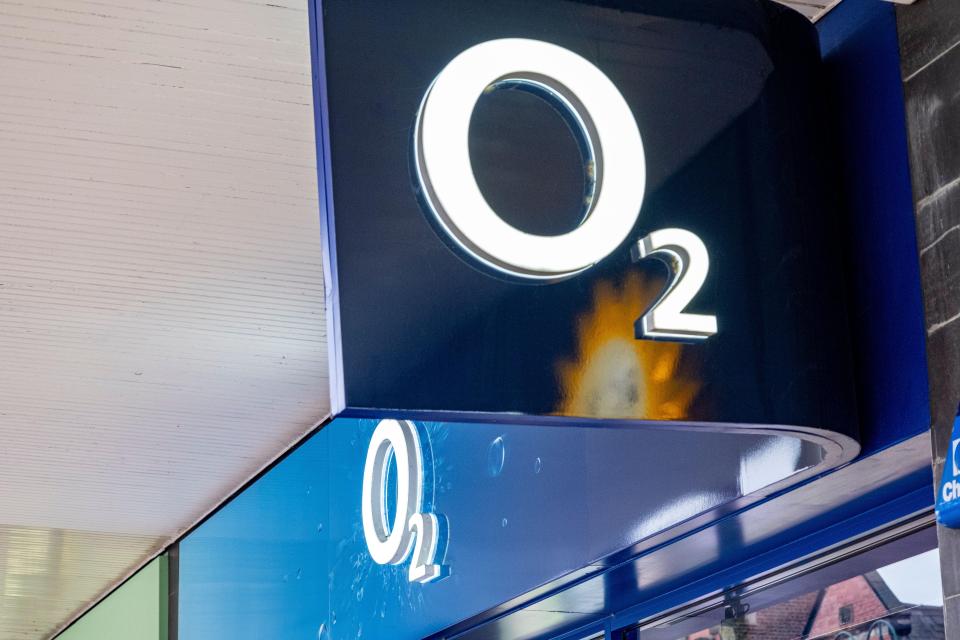 O2 says a scammer was able to 'pass security and multi-factor authentication' on Caroline's account