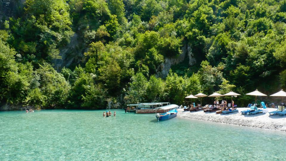 Daytrippers can rent out sunloungers and parasols