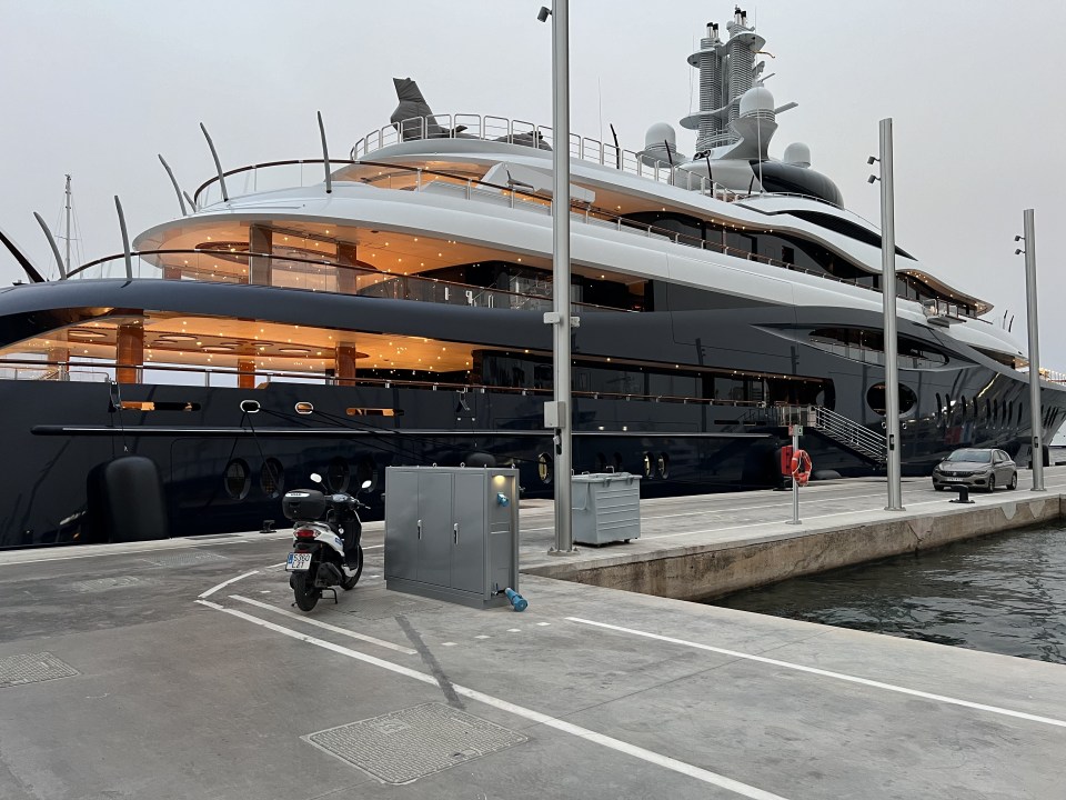 The 0million mega vessel’s luxury interiors lit up in the evening