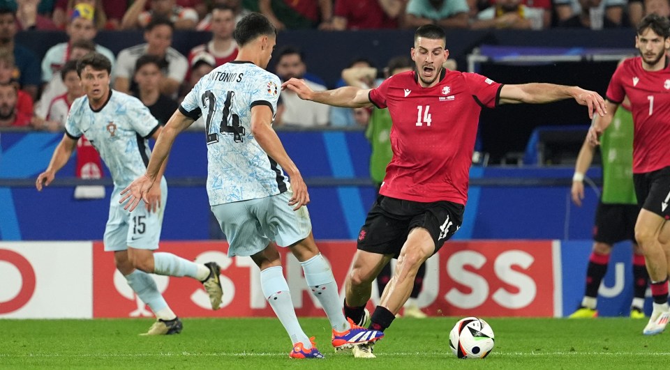 Antonio Silva fouled Luca Lochoshvili for the penalty