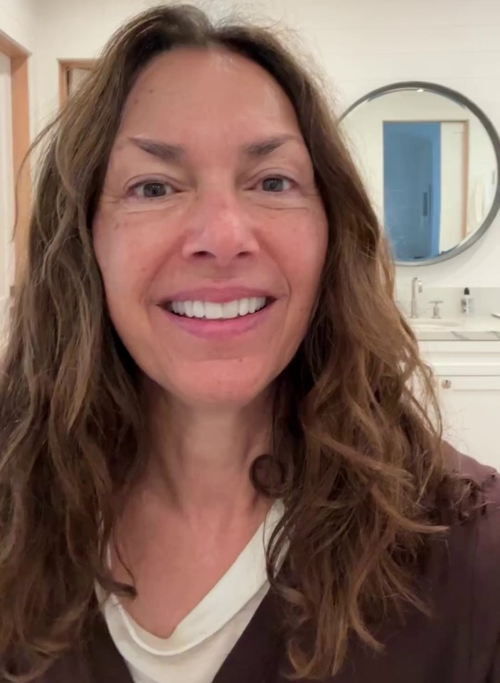 Susanna Hoffs has showed off her fantastic skin without make up