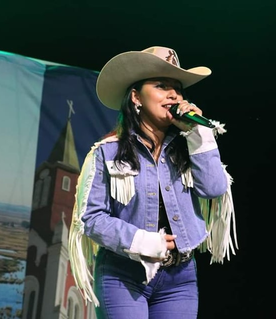 Country singer Ivana Pino Arellano has tragically died in a horror car crash