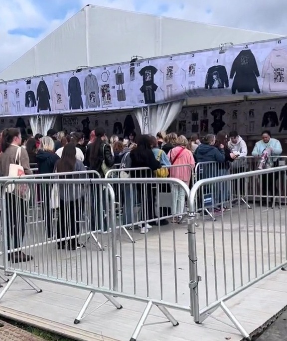 People who have queued for the merch have praised the organisation of the whole process