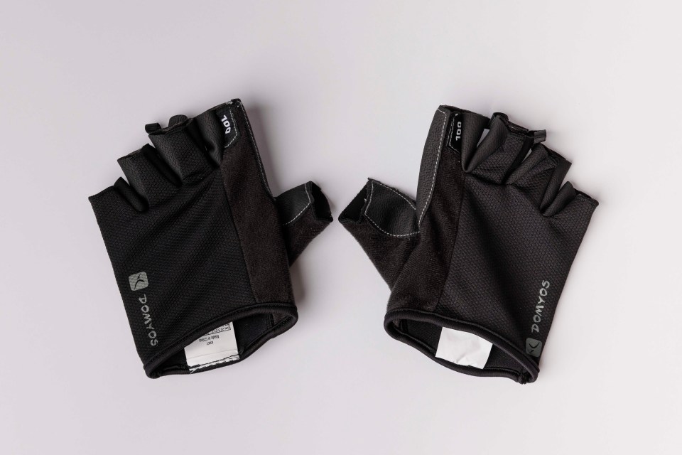 Pair of black Domyos 100 fingerless gloves.