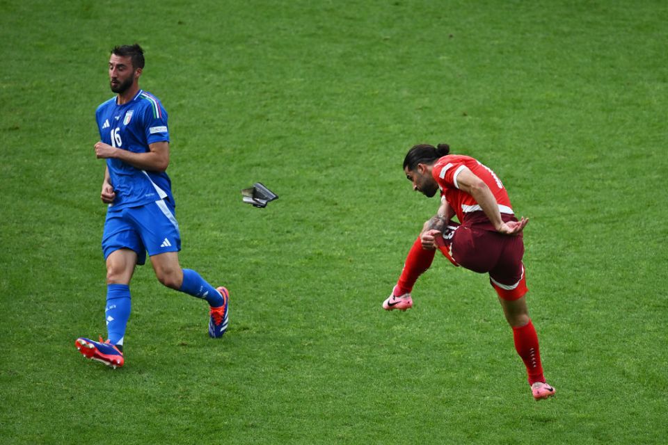 BERLIN, GERMANY - JUNE 29: Ricardo Rodriguez of Switzerland shoots as his shin pad falls off whilst under pressure from Bryan Cristante of Italy during the UEFA EURO 2024 round of 16 match between Switzerland and Italy at Olympiastadion on June 29, 2024 in Berlin, Germany. (Photo by Dan Mullan/Getty Images)