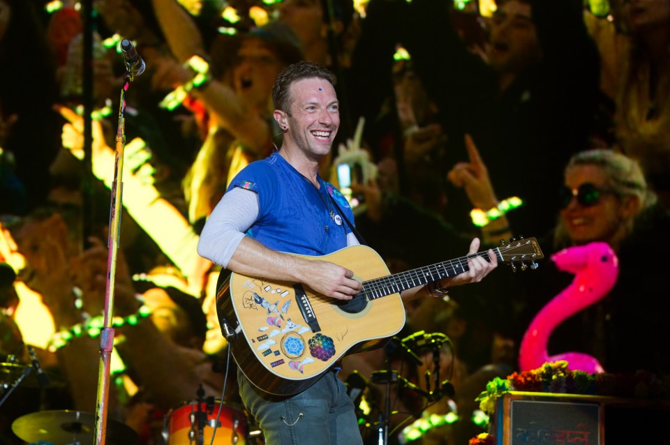 GLASTONBURY, ENGLAND - JUNE 26: Chris Martin of Coldplay performs on the Pyramid Stage as the band headline the Glastonbury Festival 2016 at Worthy Farm, Pilton on June 25, 2016 in Glastonbury, England. (Photo by Samir Hussein/Redferns)