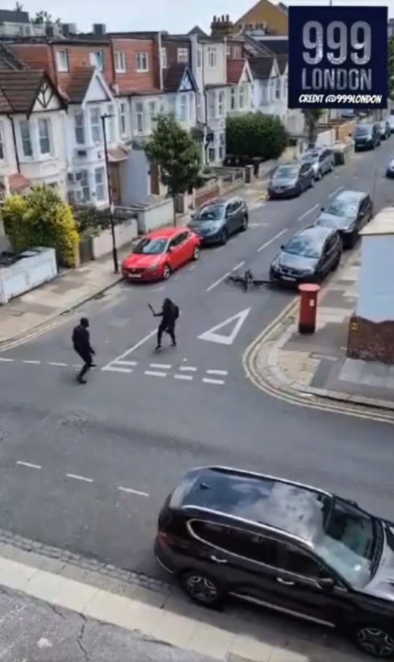 HORROR DUEL Terrifying moment thugs armed with Rambo knives slash and hack at each other in city street fight, pictured: two men fighting with machetes in N15, London, //x.com/999London/status/1805260255951012166, credit: Twitter/@999London