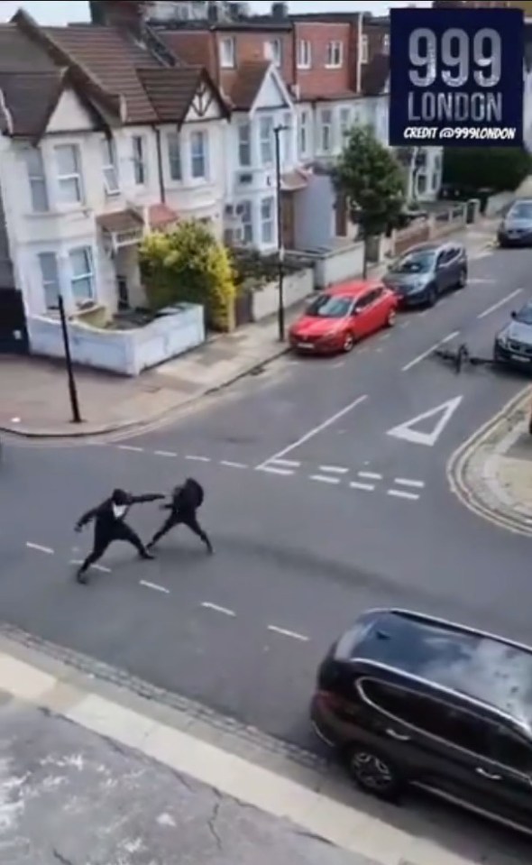 HORROR DUEL Terrifying moment thugs armed with Rambo knives slash and hack at each other in city street fight, pictured: two men fighting with machetes in N15, London, //x.com/999London/status/1805260255951012166, credit: Twitter/@999London