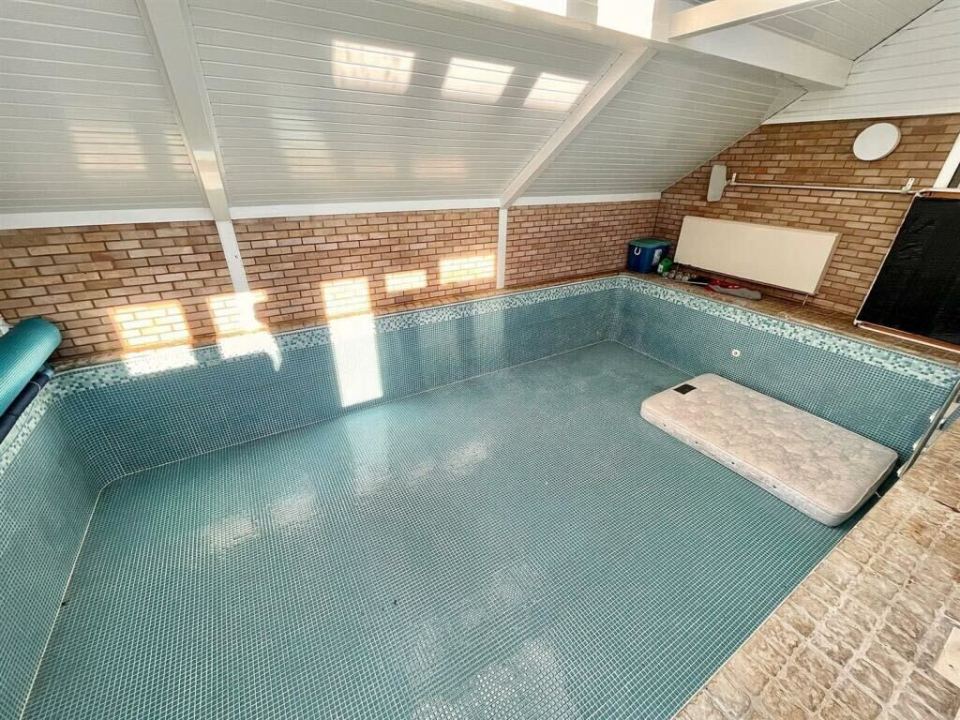 People couldn't believe the house had a pool