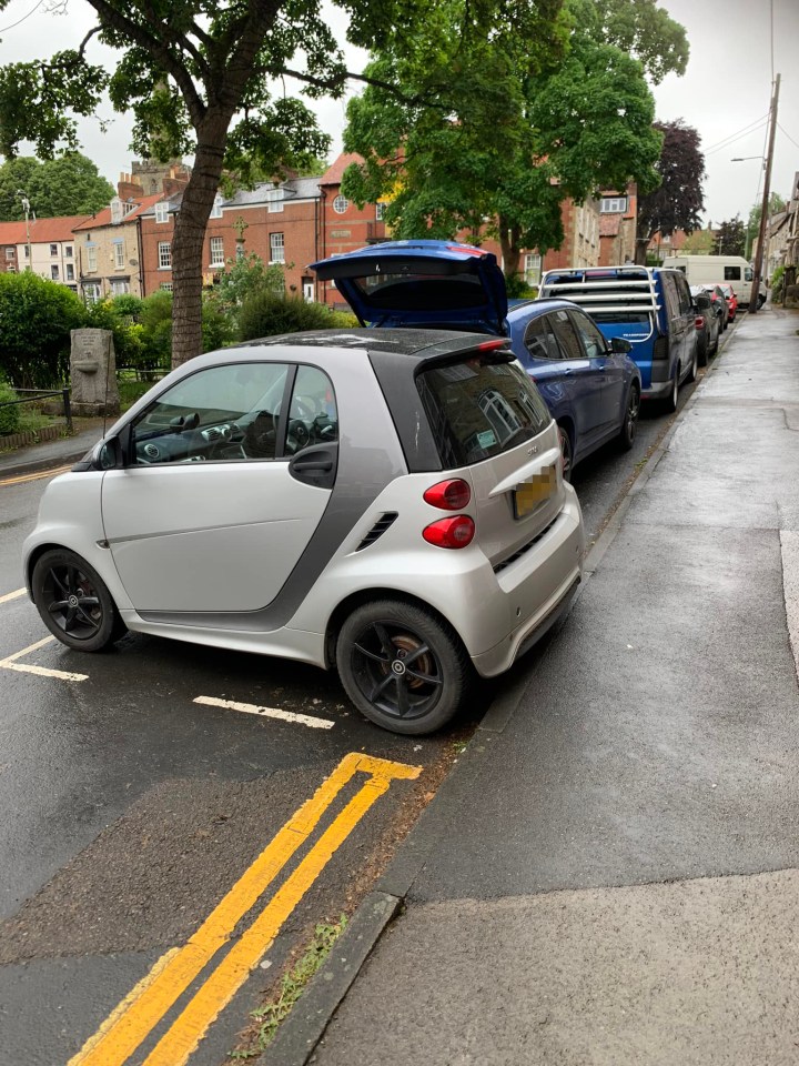 A Smart car driver was praised for this cheeky parking trick