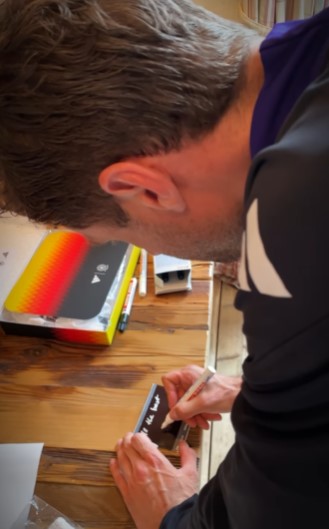 Thomas Muller wrote 'All the best' on the back of a photo of himself