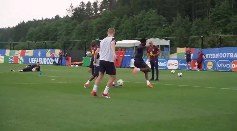 Kobbie Mainoo sent Manchester United fans into meltdown with his skills in England training