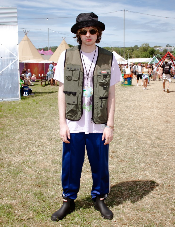 Noel and Gene are said to have stood just 20 yards from each other but chose not to talk