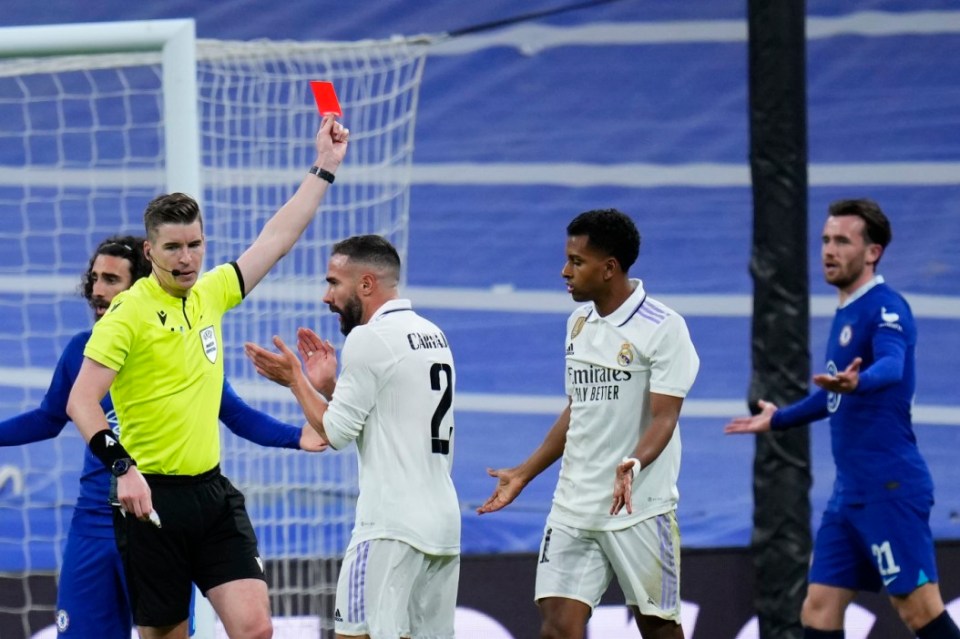 French referee Francois Letexier shows the red card to Chelsea's Ben Chilwell, far right, during the Champions League quarterfinal, first leg, soccer match between Real Madrid and Chelsea at the Santiago Bernabeu stadium in Madrid, Spain, Wednesday, April 12, 2023. (AP Photo/Manu Fernandez)