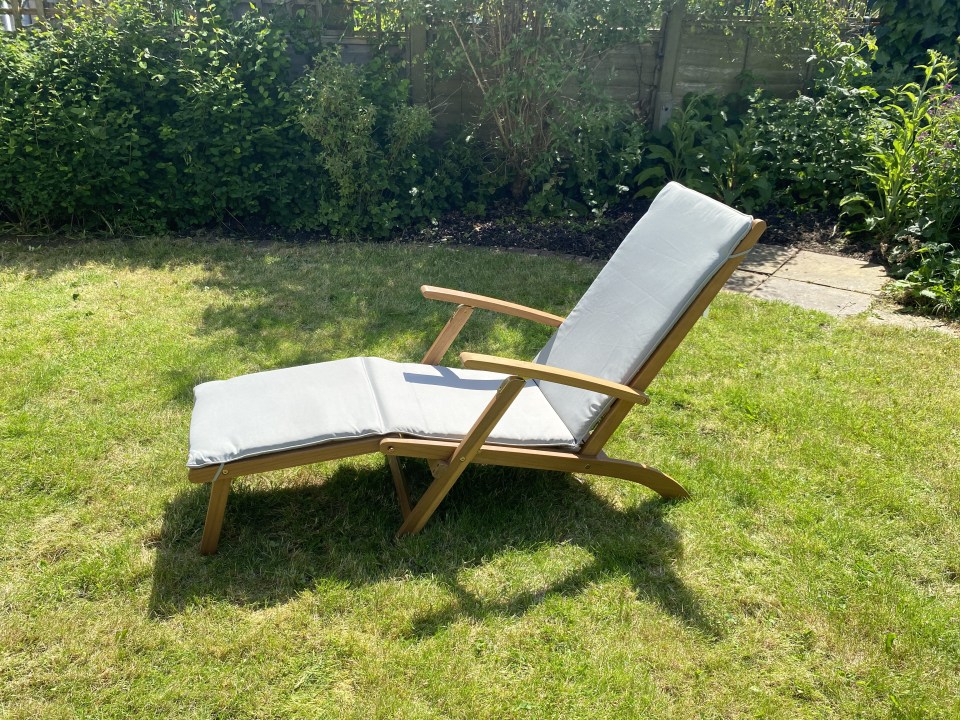 Grey sun lounger from VonHaus