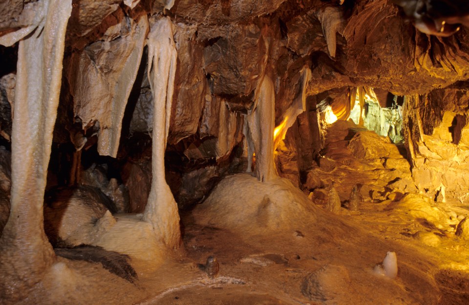 Among the different experiences available at How Stean Gorge is underground camping at Stump Cross Caverns