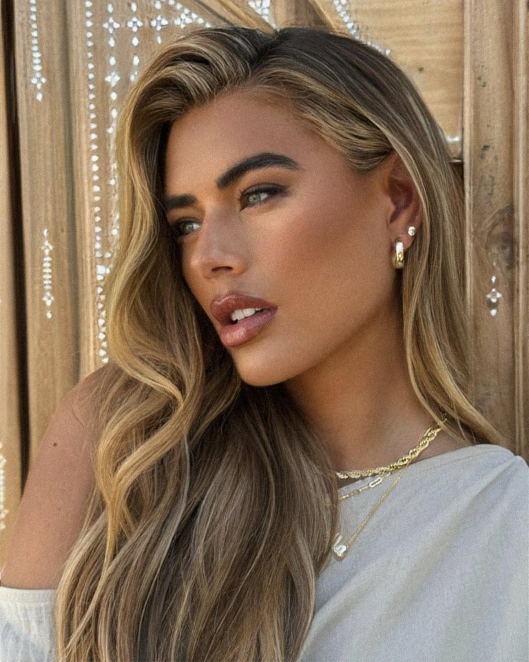 The Love Island star opted for bronzed makeup look while in Ibiza