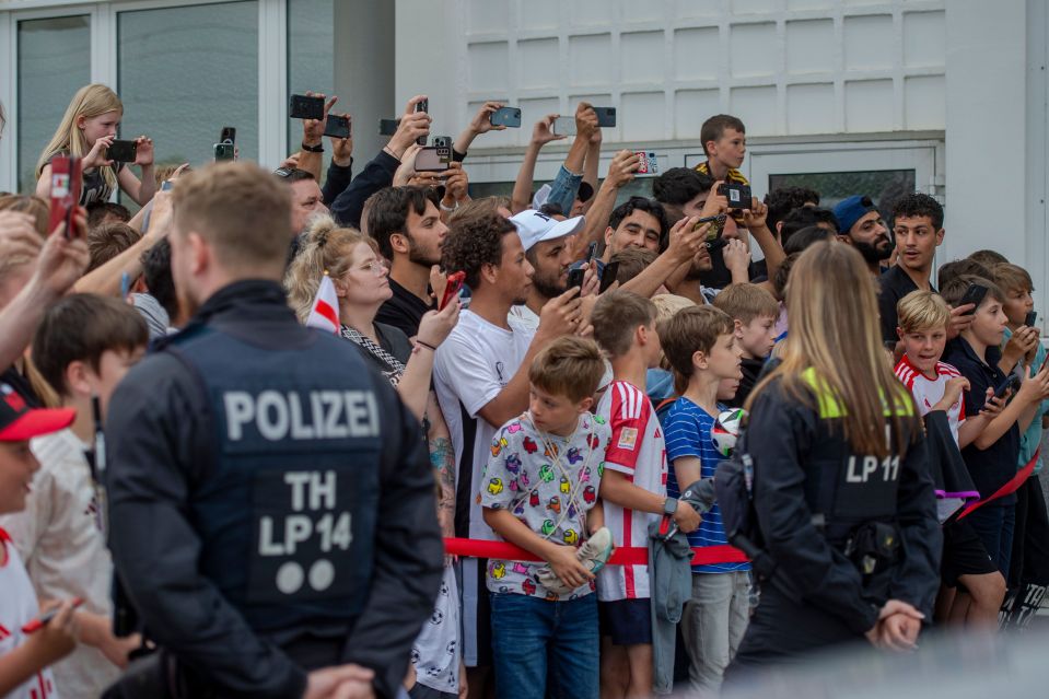 German fans welcome England stars to Germany