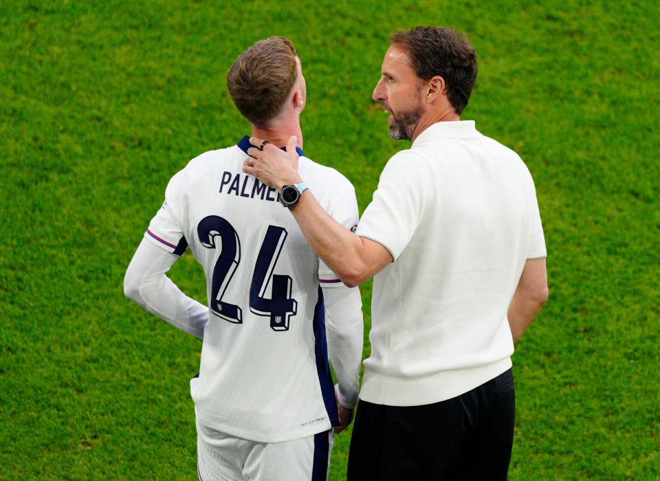 Gary Neville demanded Cole Palmer was subbed on