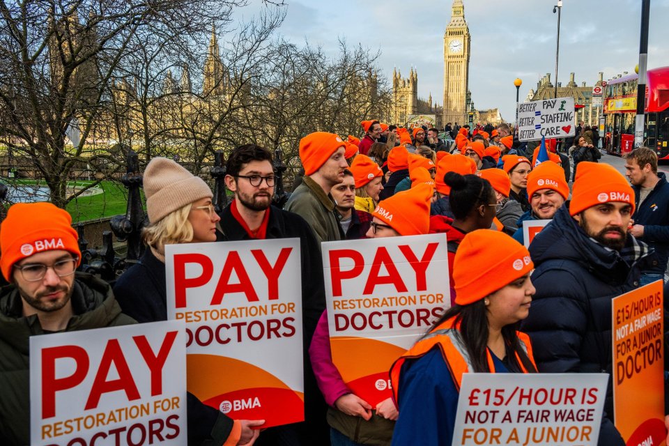 A picket line outside St Thomas Hospital