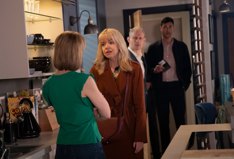 Toyah and Nick come together to try and bring Leanne off the edge