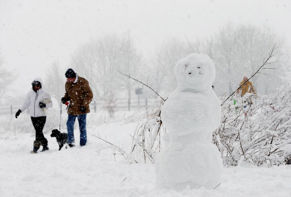 Snow could fall from tomorrow as it did in Caen Hill Locks, Wiltshire in February