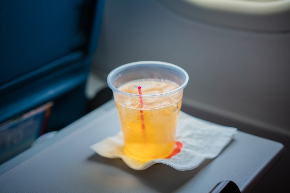 Drinking alcohol on a flight could be bad for the heart