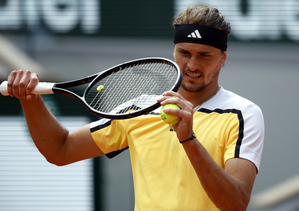 Zverev changed his racquet after double faulting on the first two points of the match