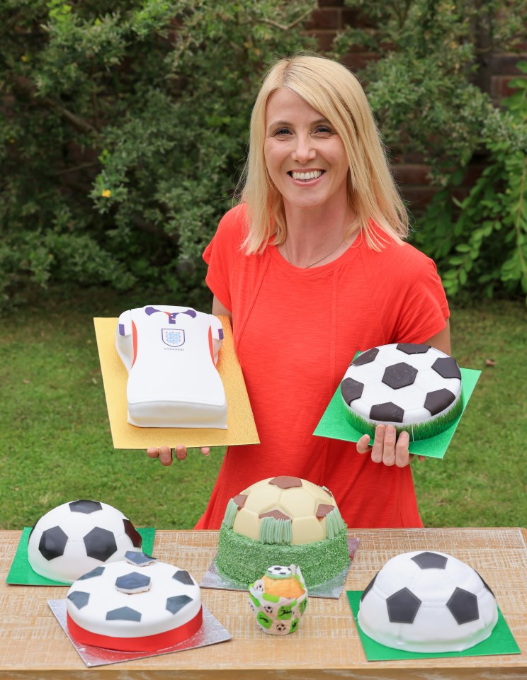 The Sun's Lynsey Hope tried a selection of footie-themed supermarket cakes - and here, she rates her favourites