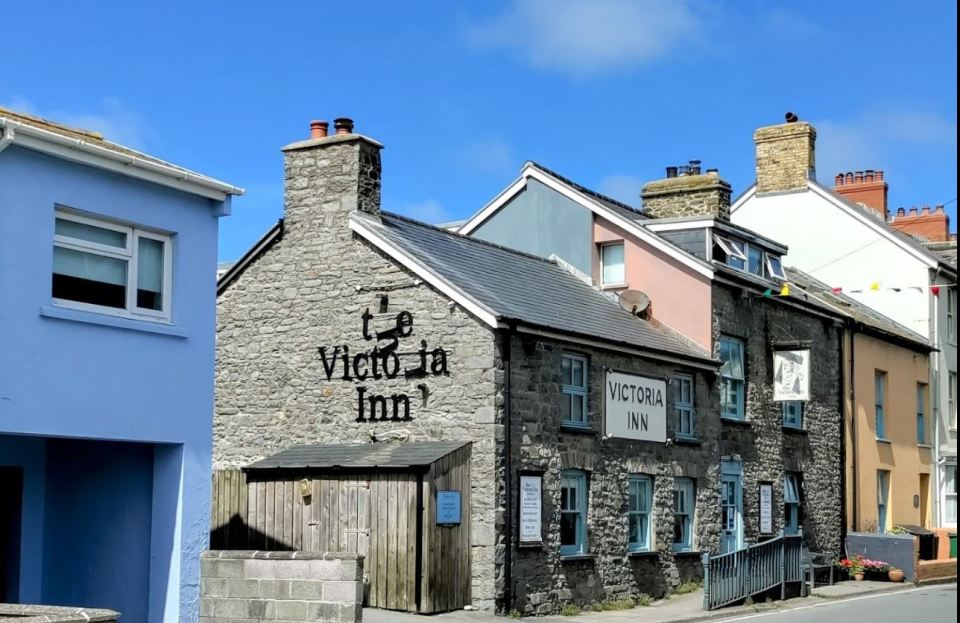 The Victoria Inn in Borth has a beer garden overlooking the beach