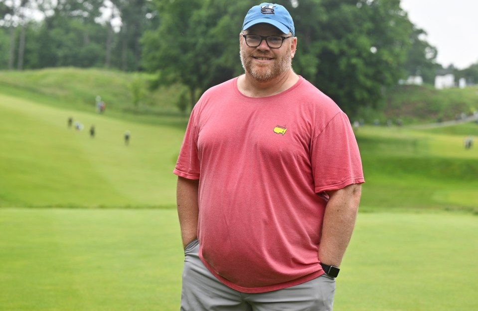 Fan Paul Emerson offered to step in to help Pan with his round